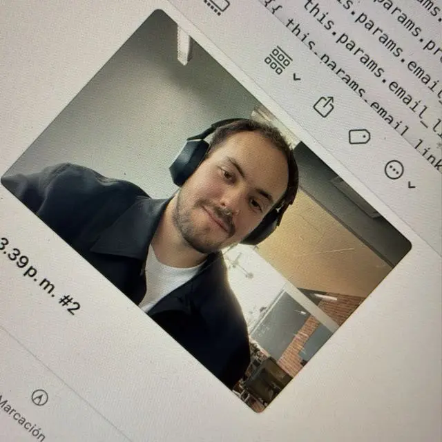 Pablo en conferencia